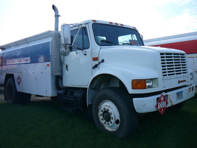 lot 22 image: 1991 International  with 5 Compartment Tank                      R966