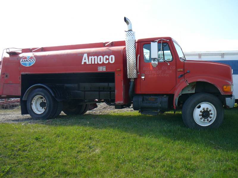 lot 23 image: 1991 International with 2000 gal Tank    No Reserve        (R916)