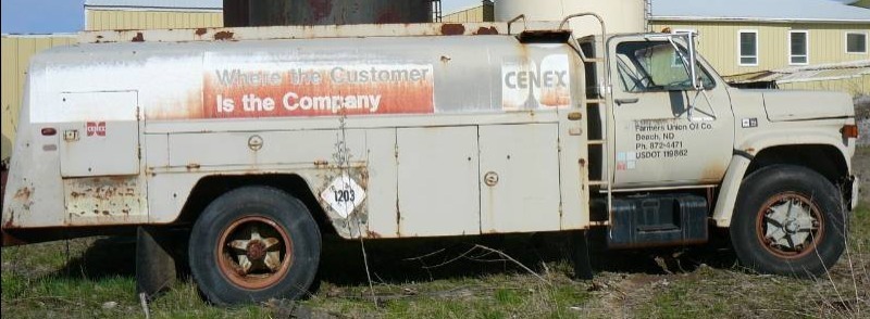 lot 24 image: 1983 Chev Bulk Truck No Reserve