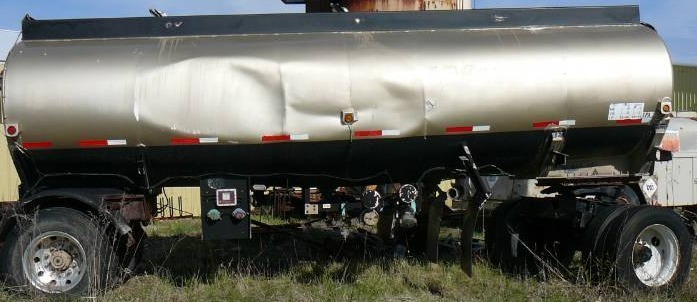 lot 25 image: 1978  Trailer Tank 5400 gallon Damaged