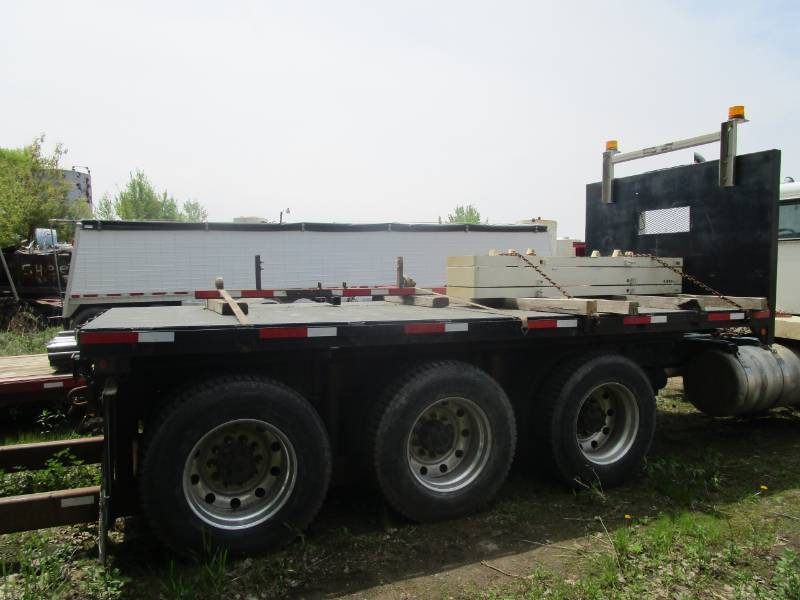 lot 30 image: Flat Bed with Hoist