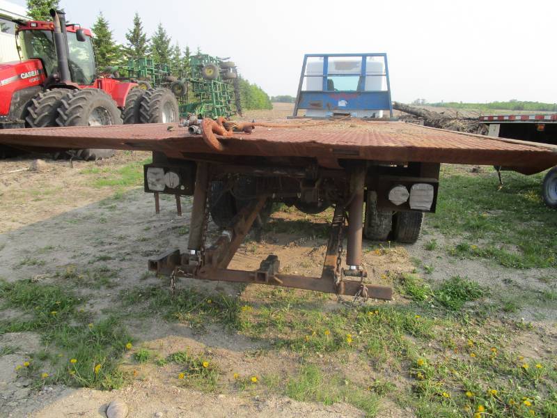 lot 34 image: 1998 Kenworth T300 with 1998 Danco Heavy Duty Roll Back  (R784)