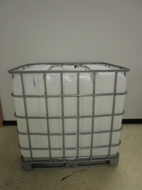 LIQUID STORAGE TANK WITH METAL FRAMING