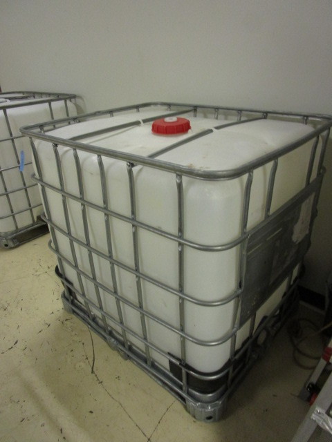 SCHUTZ LIQUID STORAGE TANK WITH METAL FRAMING