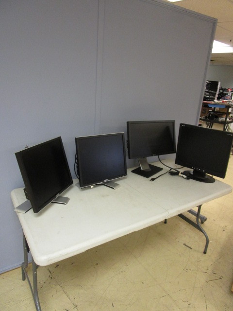 COMPUTER MONITORS - QTY 4