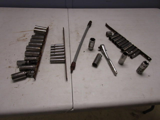 33 STANDARD AND METRIC SOCKET AND WRENCH PIECES