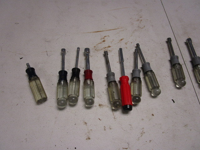 ASSORTMENT OF NUT DRIVERS