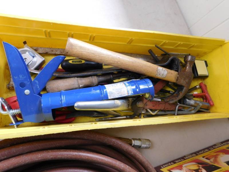 lot 17 image: Lot of Assorted Tools