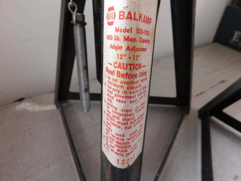 lot 33 image: 4 NAPA Balkamps, Model 520-1030