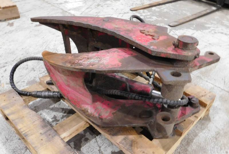 lot 12 image: Excavator Clamp Attachment