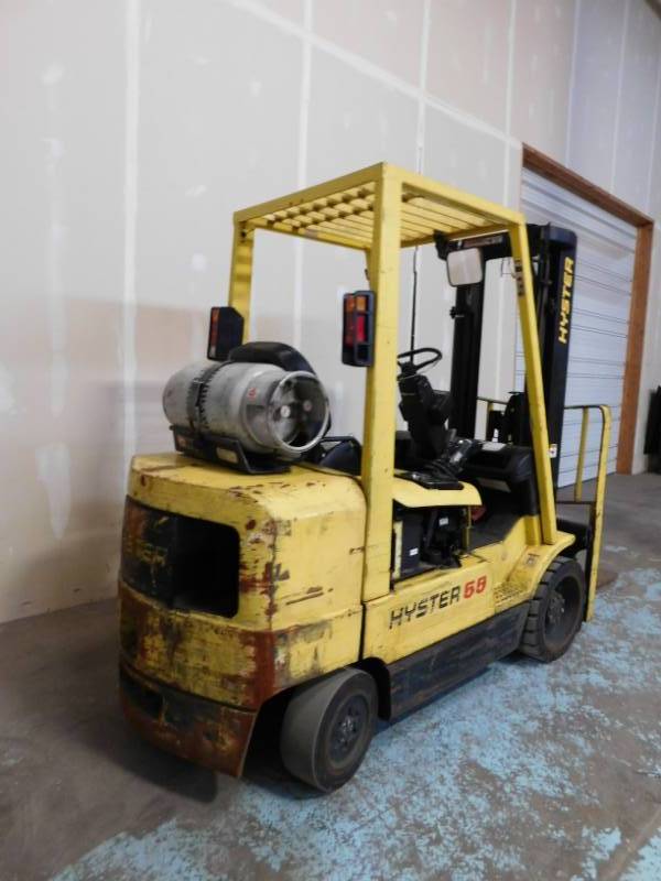 lot 3 image: 1998 Hyster S55XM 5500lb LPG Forklift