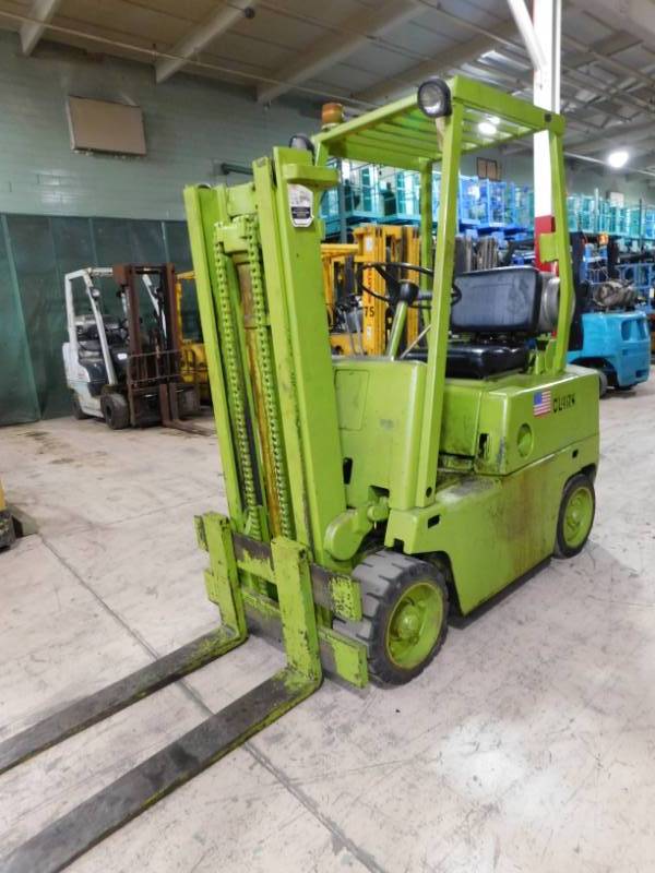 lot 11A image: 4000lb Clark  C500-40 LPG Forklift