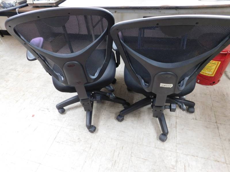 lot 47 image: 2 Office Chairs
