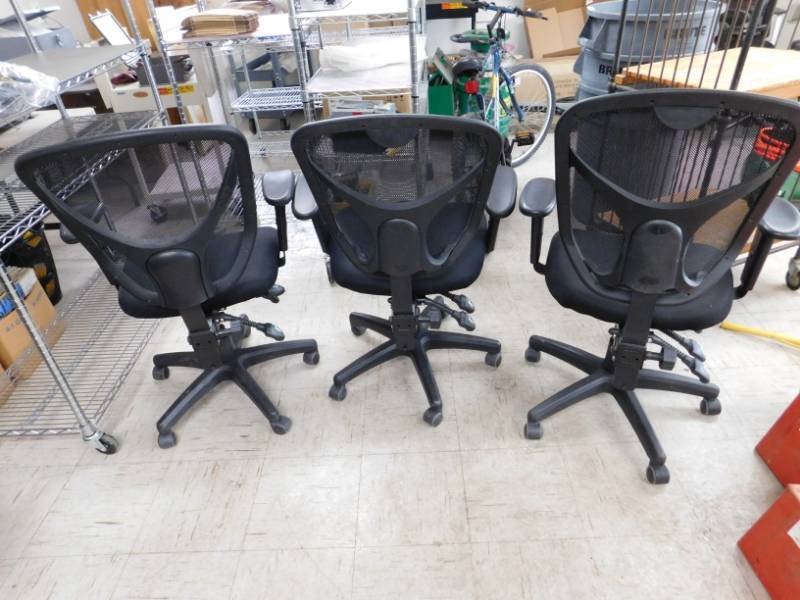 lot 48 image: 3 Office Chairs