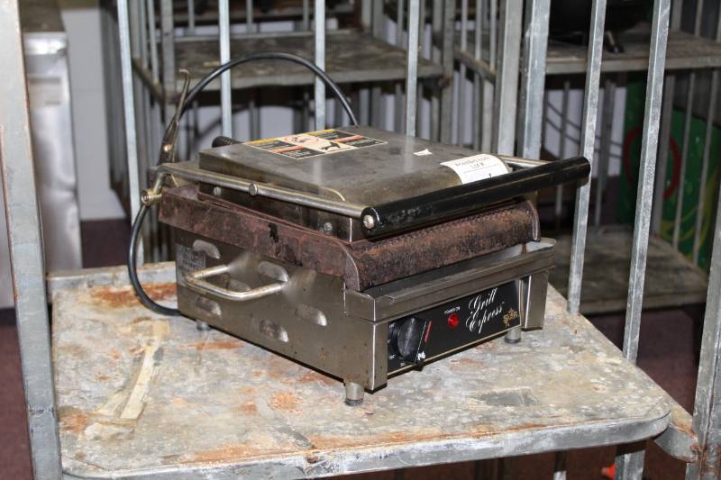 lot 27 image: 2012 Star Mfg. Grill Express Sandwich Press