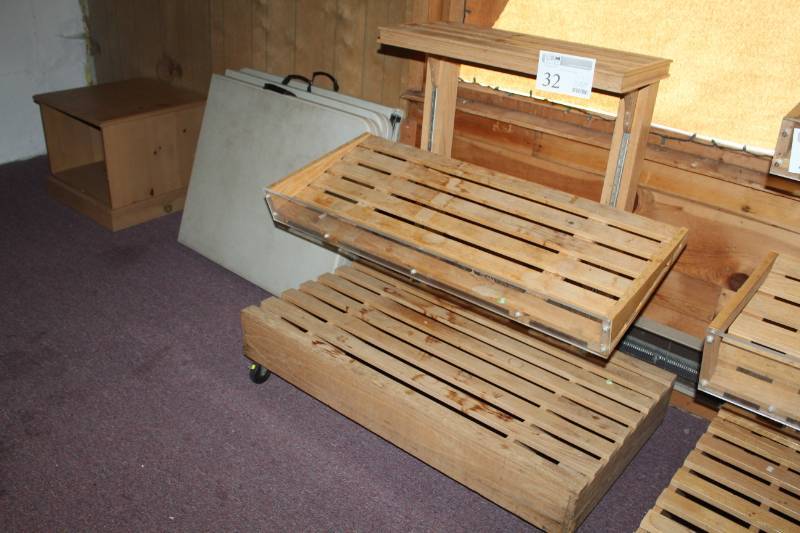 lot 32 image: 3-Tier Wood Produce Cart