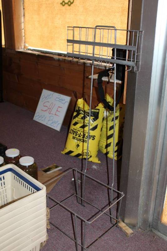 lot 44 image: Shopping Basket Caddy