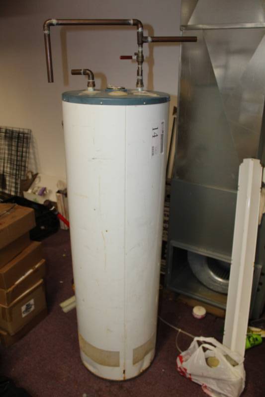 lot 14 image: 2008 Rheem Manufacturing Co. 40-Gallon 36000 BTU Natural Gas Water Heater