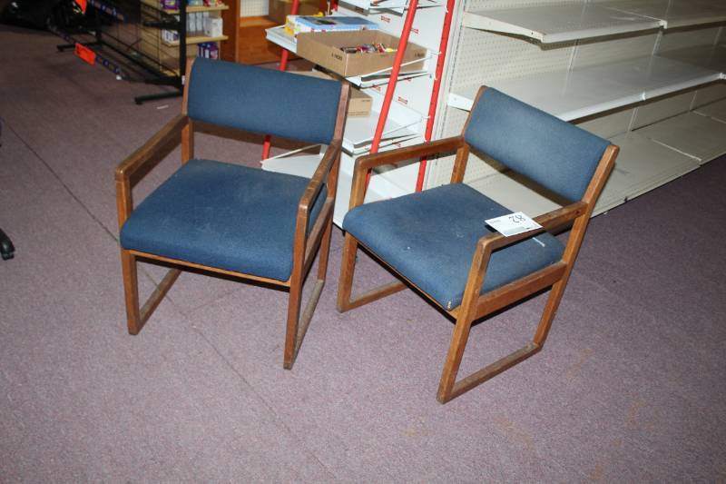 lot 82 image: Lot of (2) Padded Office Arm Chairs