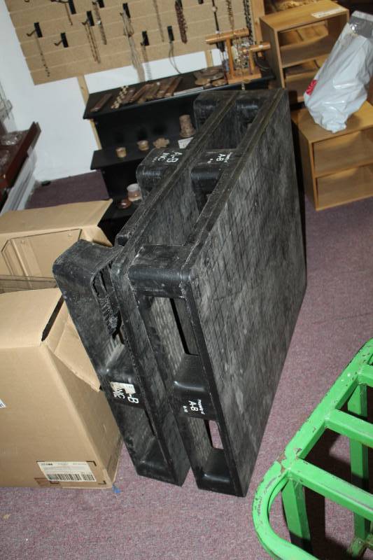 lot 94 image: Lot of (2) Heavy Duty Plastic Pallets