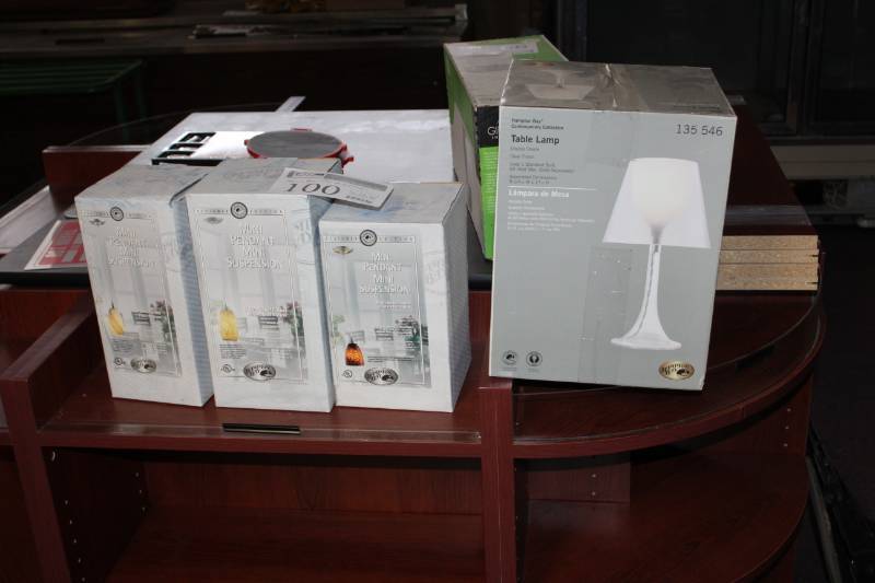 lot 100 image: Lot of (4) Hampton Bay Lamps with Shades