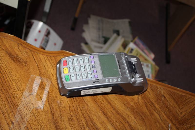 lot 77 image: Verifone VX520 Point of Sale