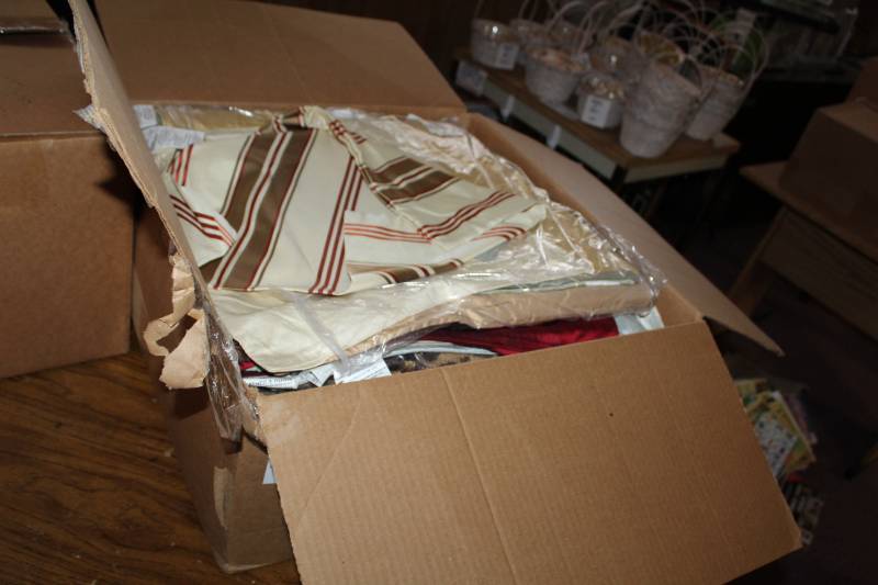 lot 157 image: Lot of (147) Pillow Cases