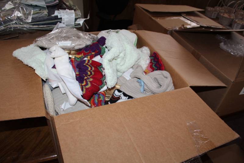 lot 153 image: Miscellaneous Fabrics, Slippers
