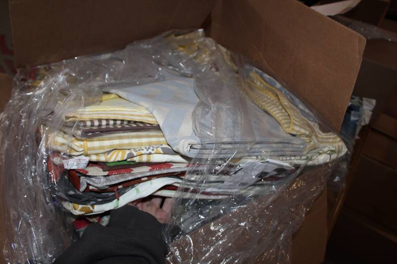 lot 154 image: Lot of (179) Pillow Cases
