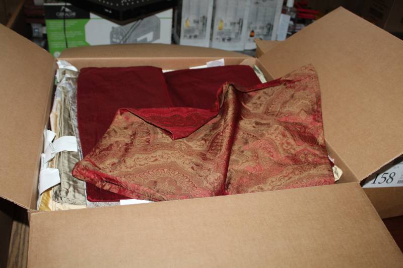 lot 159 image: Lot of (206) Pillow Cases