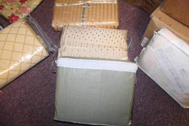 lot 146 image: Lot of (6) Duvea Covers
