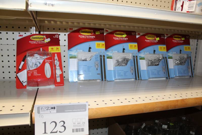 lot 123 image: Lot of (5) 3M Command Damage-Free Hanging Hooks and Strips