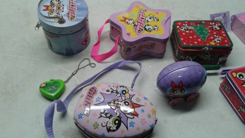 lot 90 image: Lot Of Vintage Tin Power Puff Girl Bags