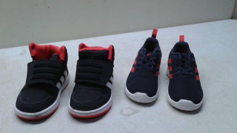 lot 77 image: Pair Of Kids Adidas Tennis Shoes, Good Condition 6y & & 7y