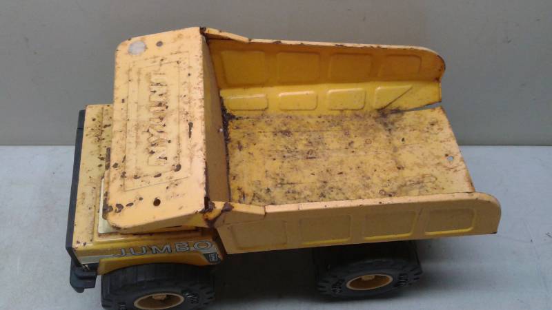 lot 3 image: Nylint Jumbo Dump Truck, Lots Of Wear, Broke Window