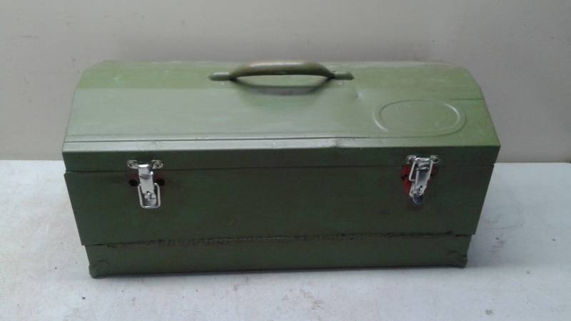 lot 4 image: Green Painted Tool Box With Some Tools And Accessories