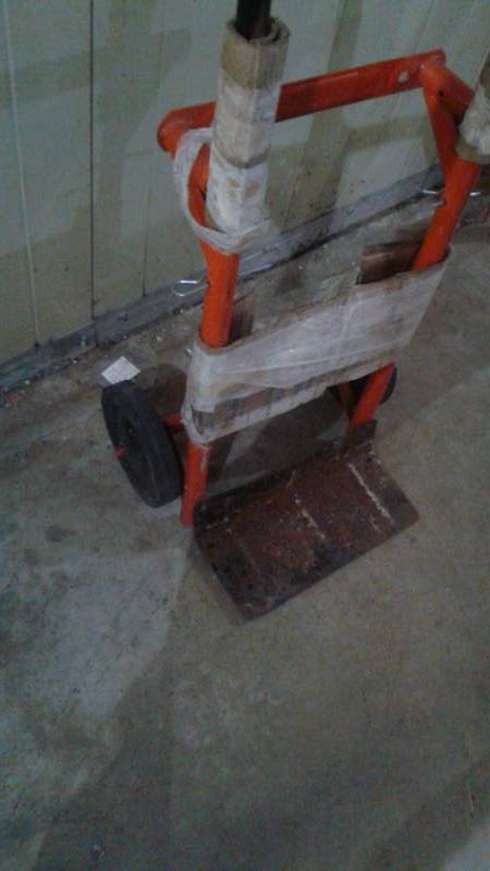 lot 69 image: 2 Wheel Had Cart, Lots Of Wear