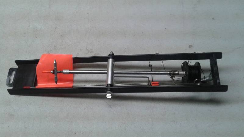 lot 15 image: Plastic Ice Fishing Polar Tip Up