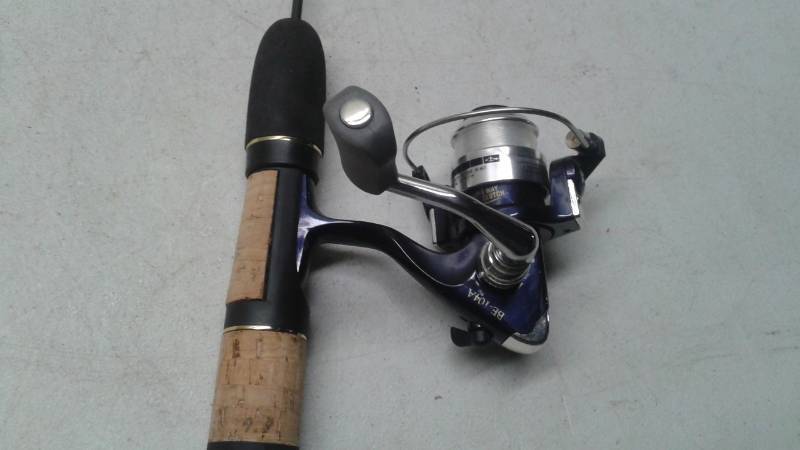 lot 28 image: Ice Fishing Pole, Used
