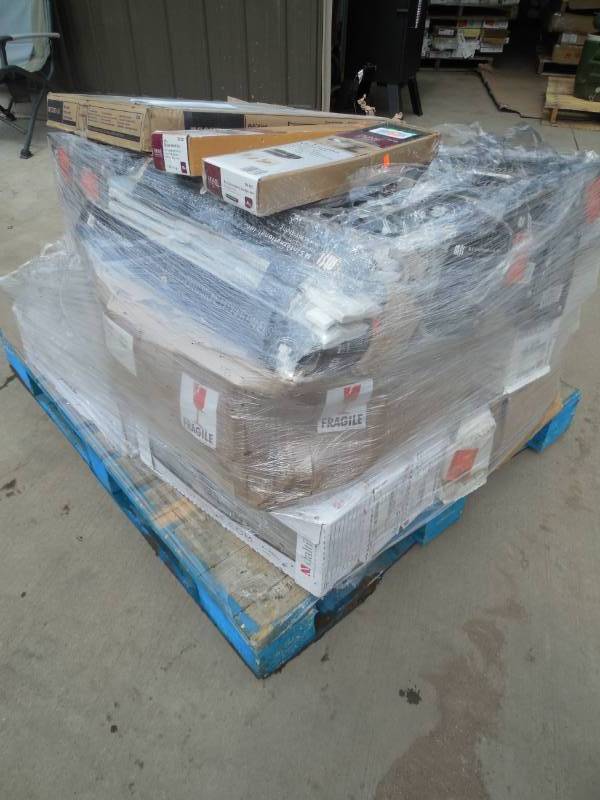 lot 18 image: PALLET LOT OF FLOORING ITEMS - TILE