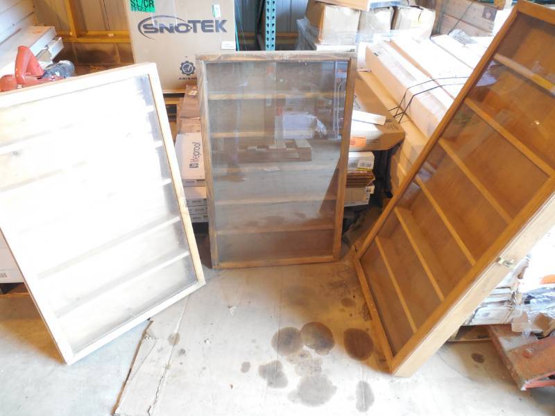 lot 13 image: 3 Wall Display Cases
