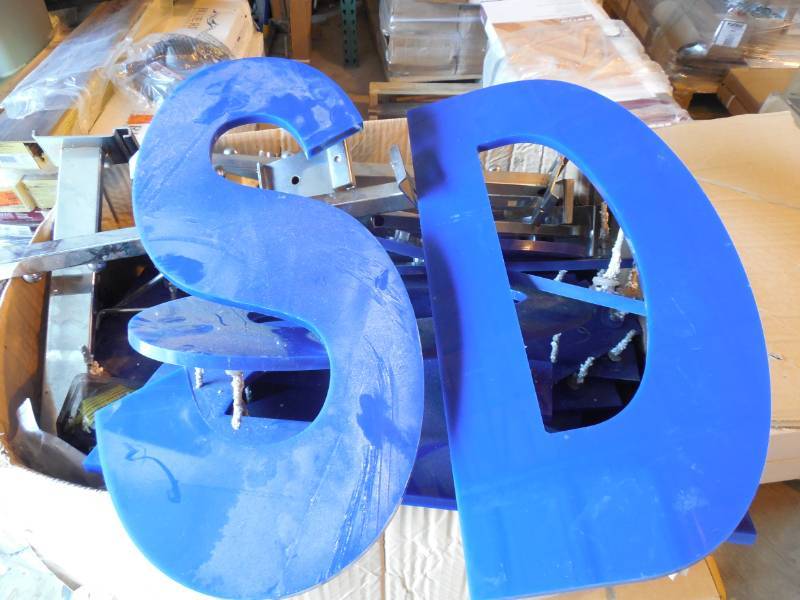 lot 17 image: Huge box of 18 acrylic letters for retail