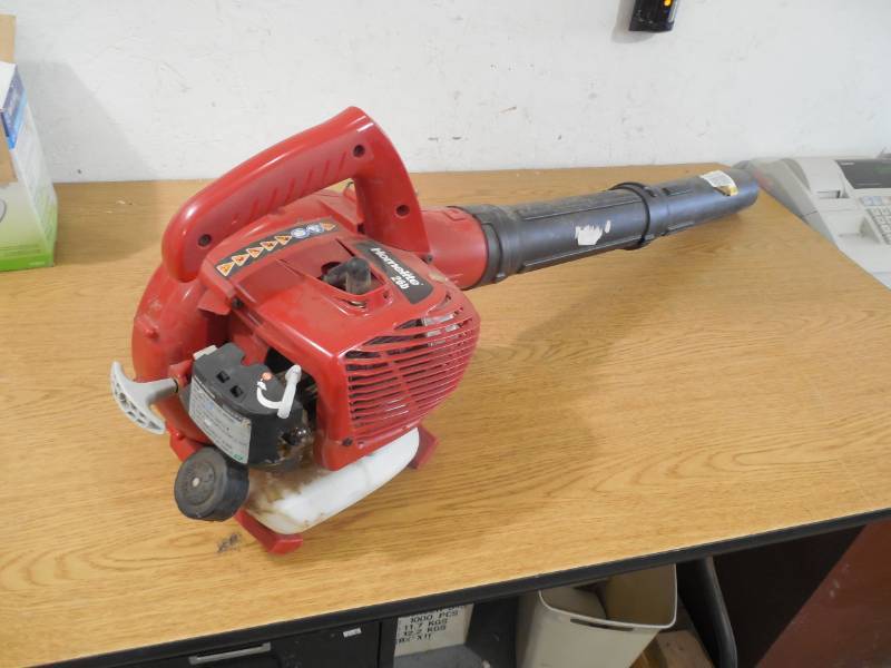 lot 40 image: Homelite 150 MPH 400 CFM 26cc Gas Handheld Blower