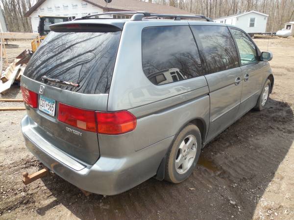 lot 1 image: 2001 Honda Odyssey Mini Van - Leather - Loaded Ready to go