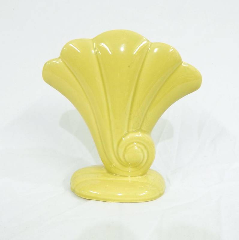Vintage Red Wing Pottery Fan Shell Vase 899
