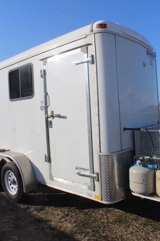 2010 United Trailer - Fully Equipped Dog Grooming Trailer - One Owner -