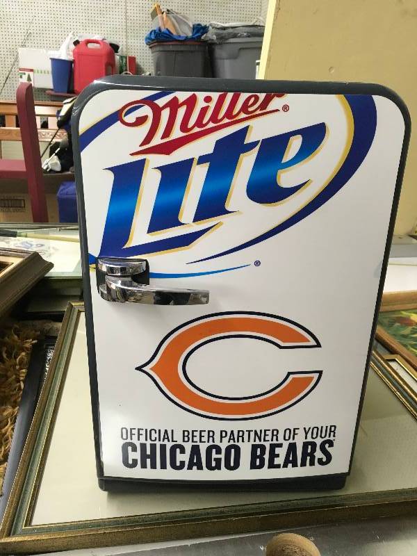lot 102 image: Chicago Bears MobiCool Cooler