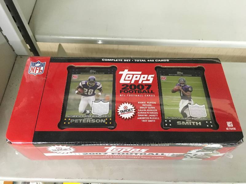 lot 115 image: 2007 Topps NFL Card Set - Adrian Peterson Jersey Card
