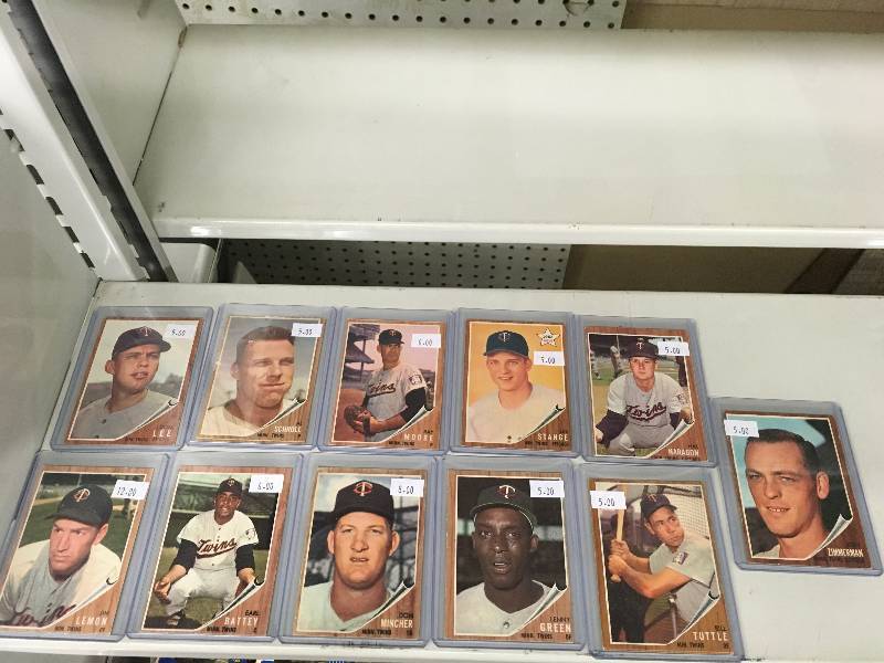lot 136 image: 11 - 1962 Minnesota Twins Cards