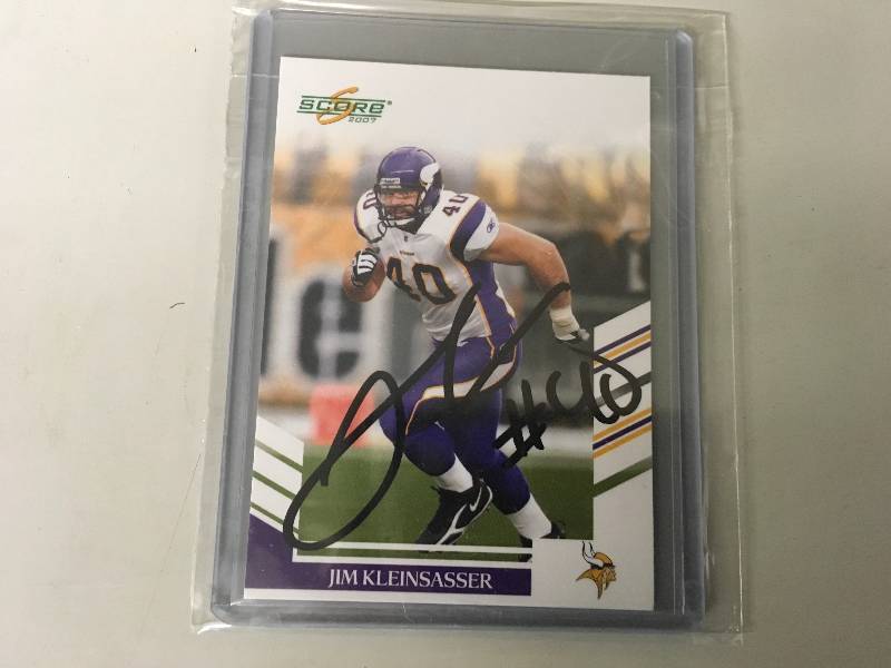 lot 141 image: Autographed Jim Kleinsasser Card - UNDVikings Hero